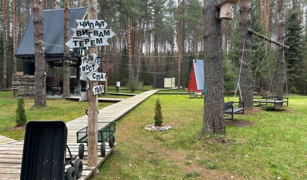 Недалеко от Перми предприниматель построил глэмпинг "Тишина" на землях сельхозназначения