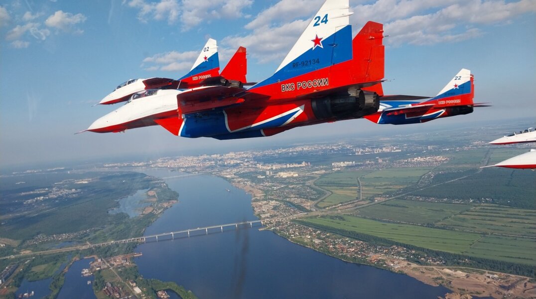 Авиагруппа «Стрижи» прилетела в Пермь для участия в фестивале «Крылья Пармы»