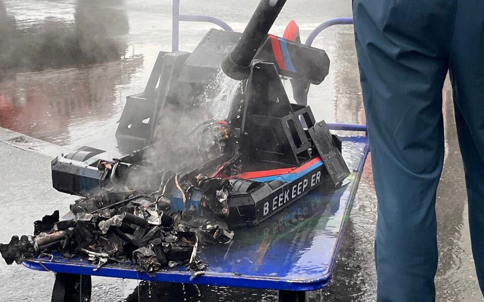 Пермская команда закончила борьбу на чемпионате «Битва роботов» взрывом своего орудия