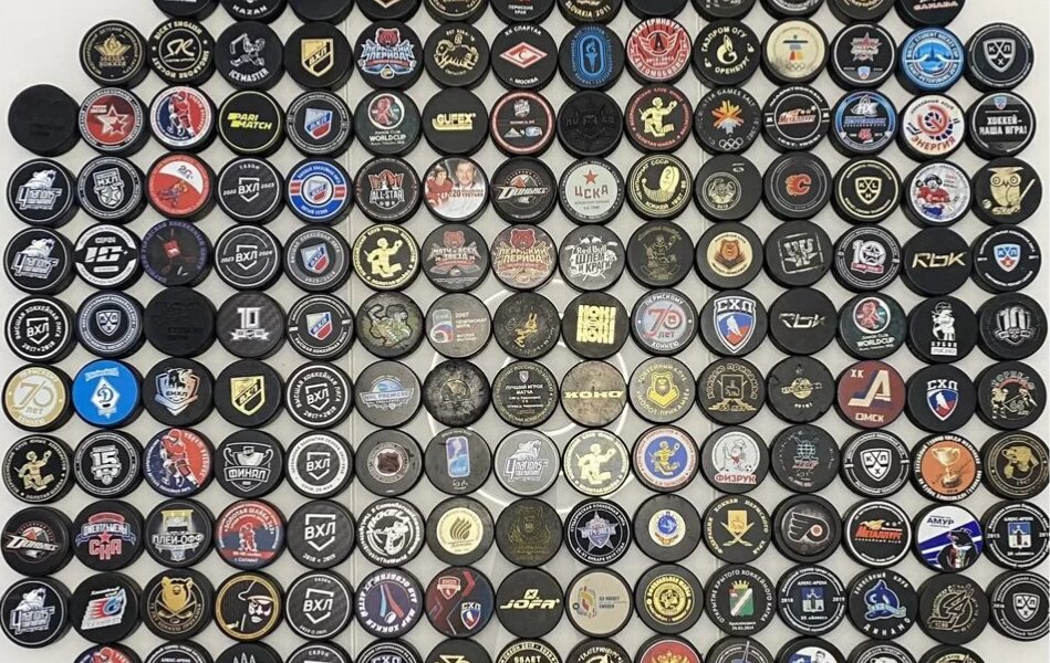 Пермячка продает коллекцию хоккейных шайб за 100 тысяч рублей