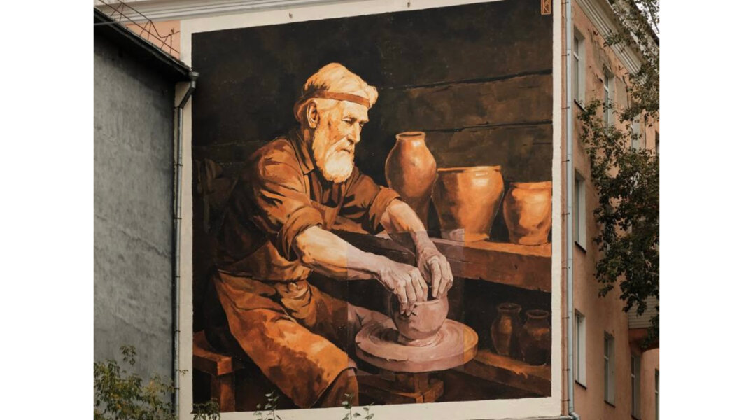 В Перми появился новый мурал о кунгурской керамике