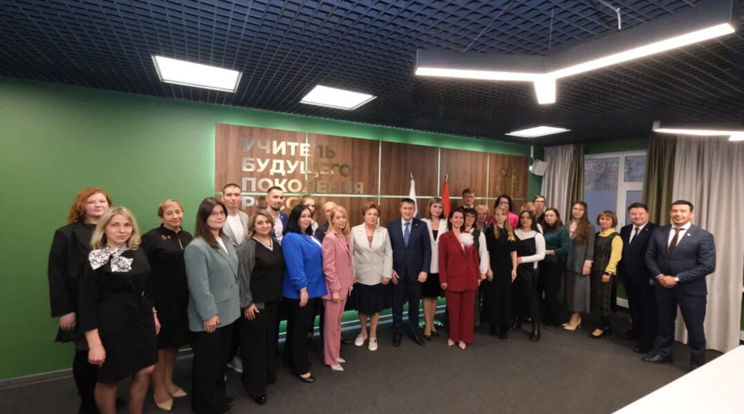 Власти края встретились с финалистами конкурсов педагогического мастерства