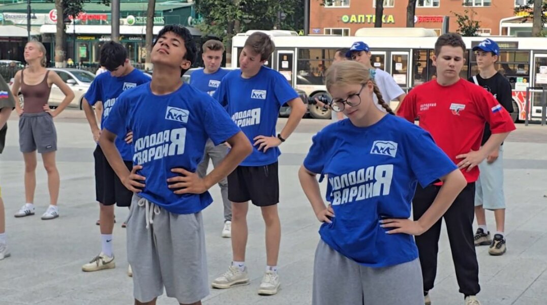 «Единая Россия» и «Молодая Гвардия» Прикамья отметили День физкультурника массовой зарядкой