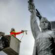 В Перми моют и реставрируют памятники к Дню Победы