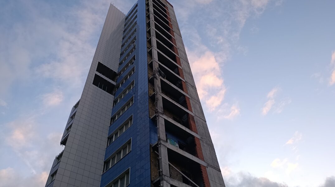 В Перми в долгострое на улице Окулова обнаружили тело парня