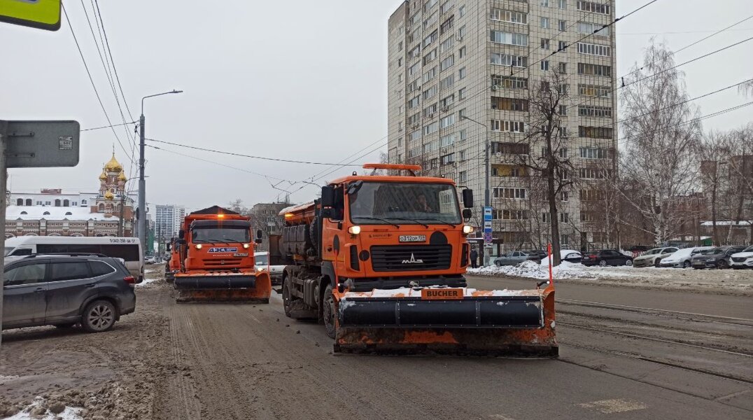 За две недели февраля с центральных улиц Перми вывезли свыше 25 тысяч кубометров снега
