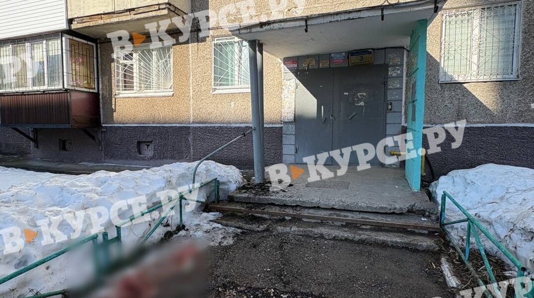 В Индустриальном районе Перми из окна пятого этажа выпал человек 