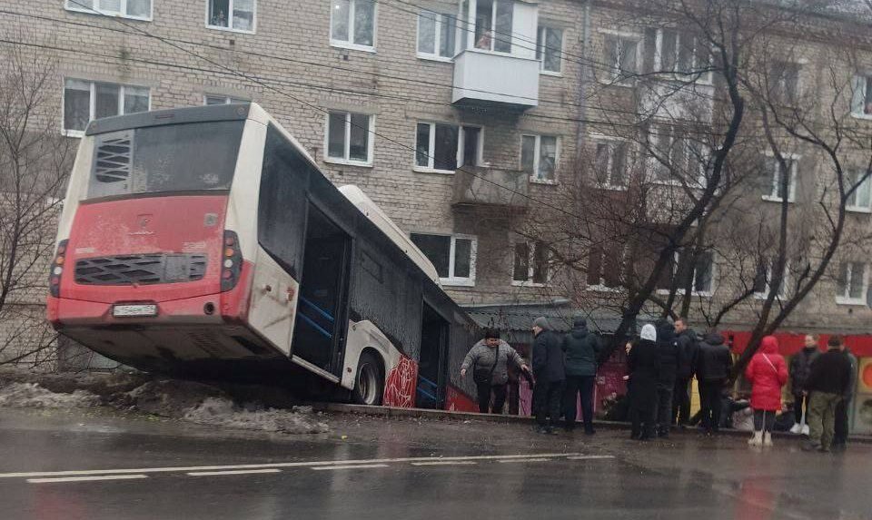 В ГУ МВД Прикамья сообщили новые подробности ДТП с автобусом в Соликамске