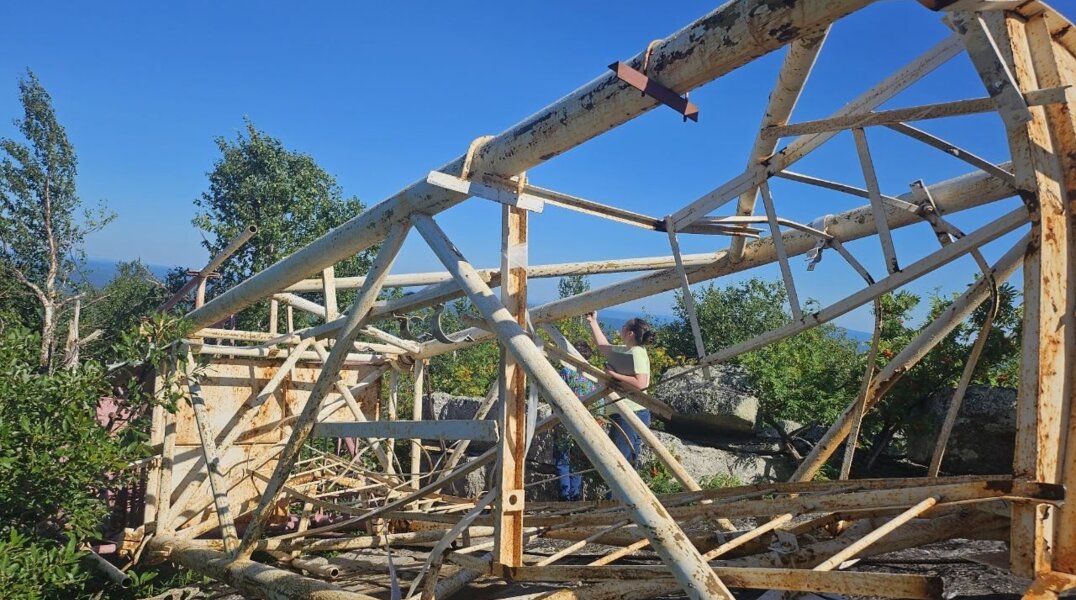 В Вишерском заповеднике объяснили, откуда на вершине Полюда появились «свалки»