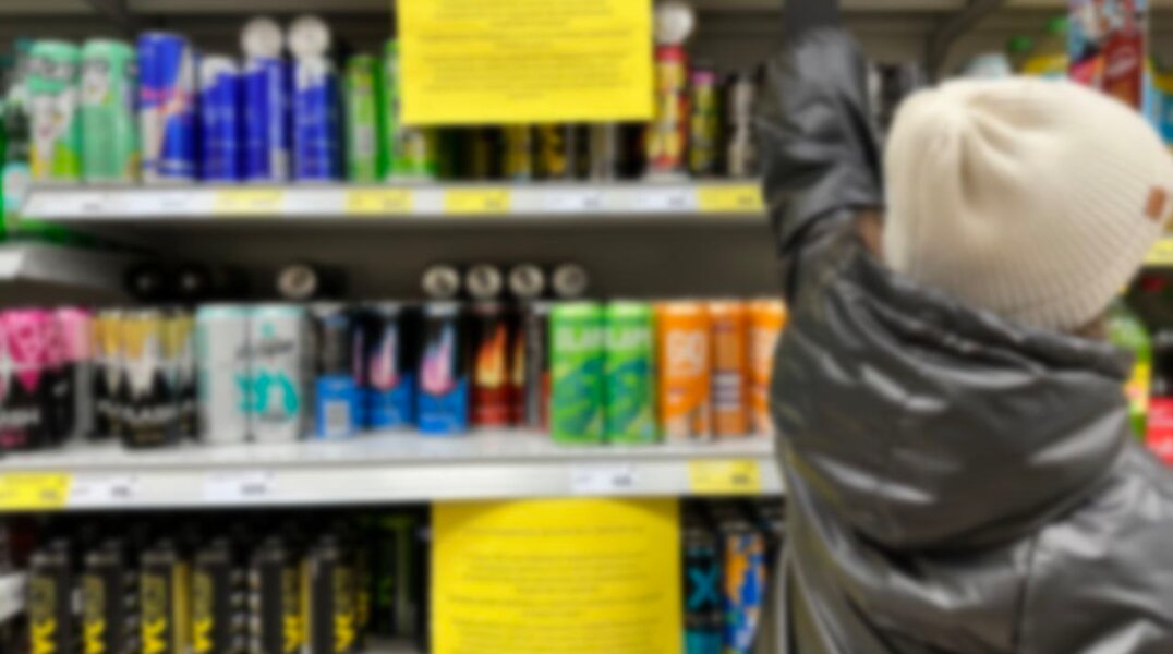 В 2025 году в Прикамье выявлено более 30 случаев продажи энергетиков детям