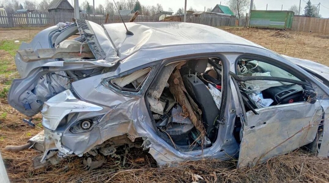 В смертельном ДТП в Пермском крае погиб водитель и сильно пострадала пассажирка