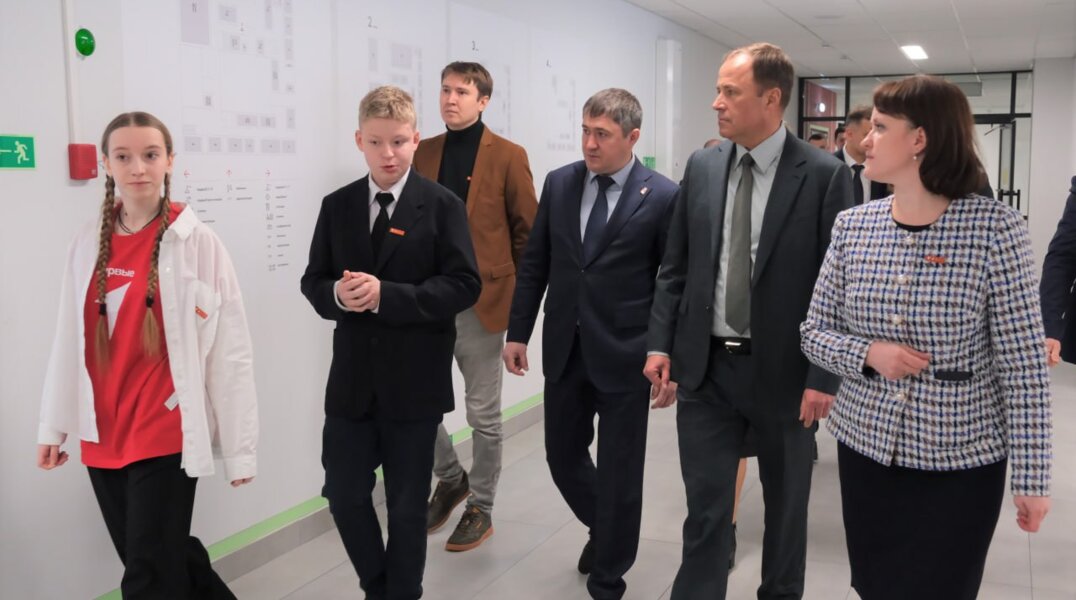 Полпред Президента в ПФО Игорь Комаров и Дмитрий Махонин открыли новый корпус школы "Точка" в Перми