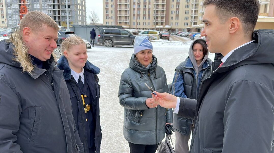 «Ждали 10 лет»: в Перми дольщики получили ключи от квартир в завершенном долгострое на Карпинского