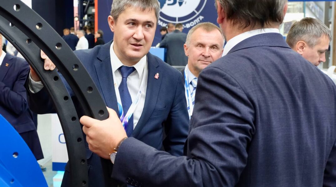 Губернатор Прикамья оценил работу регионального стенда на Петербургском международном газовом форуме