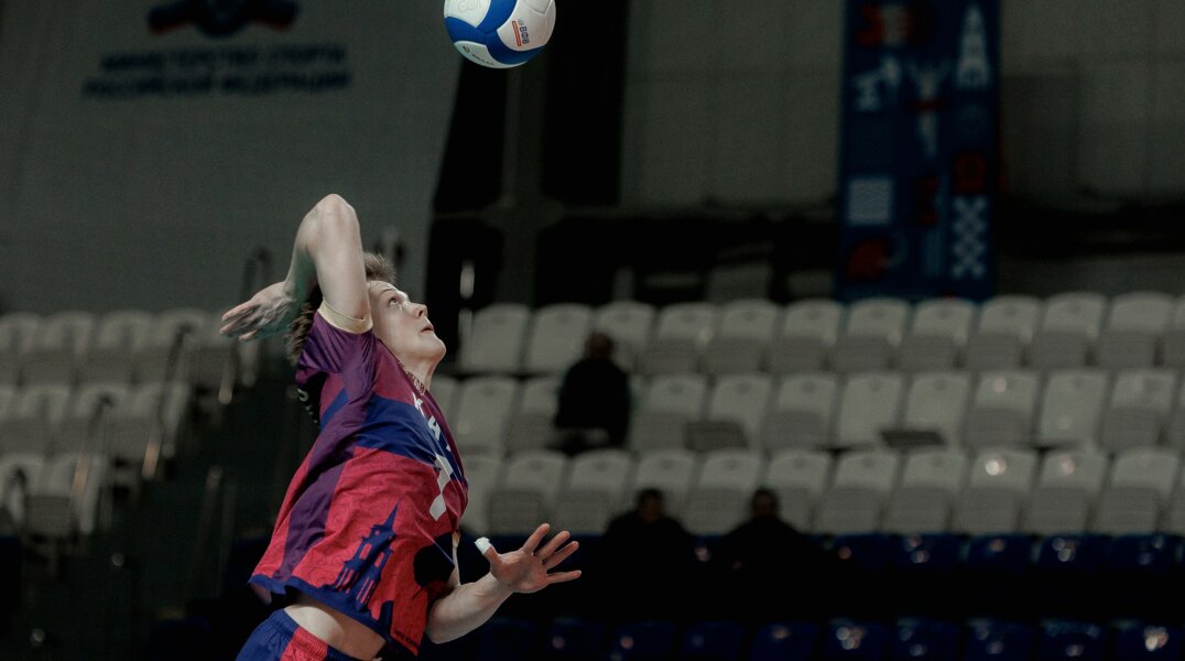 Более тридцати учителей физкультуры из Октябрьского повысили свои навыки игры в волейбол