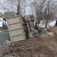 ​В Прикамье перевернулся грузовик — водителя зажало в кабине