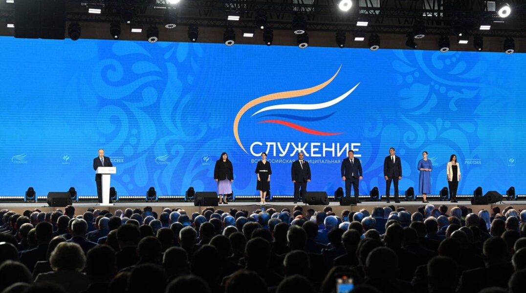 Путин в Наццентре «Россия» наградил победителя премии «Служение»