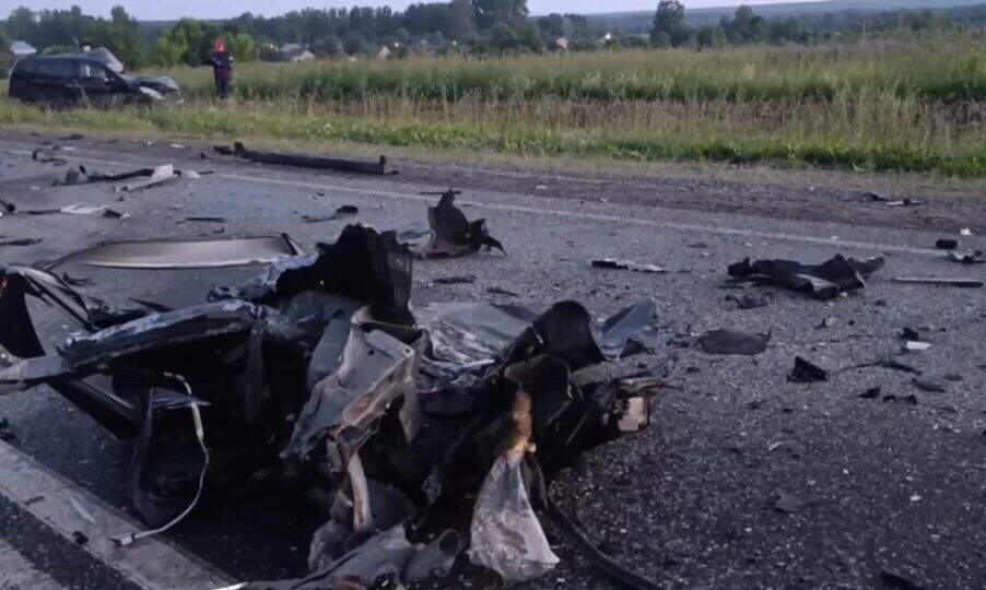 Двое погибли и пятеро пострадали в ДТП под Осой