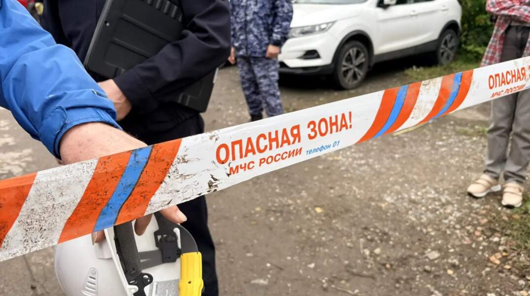 Место происшествия после атаки БПЛА на жилой дом