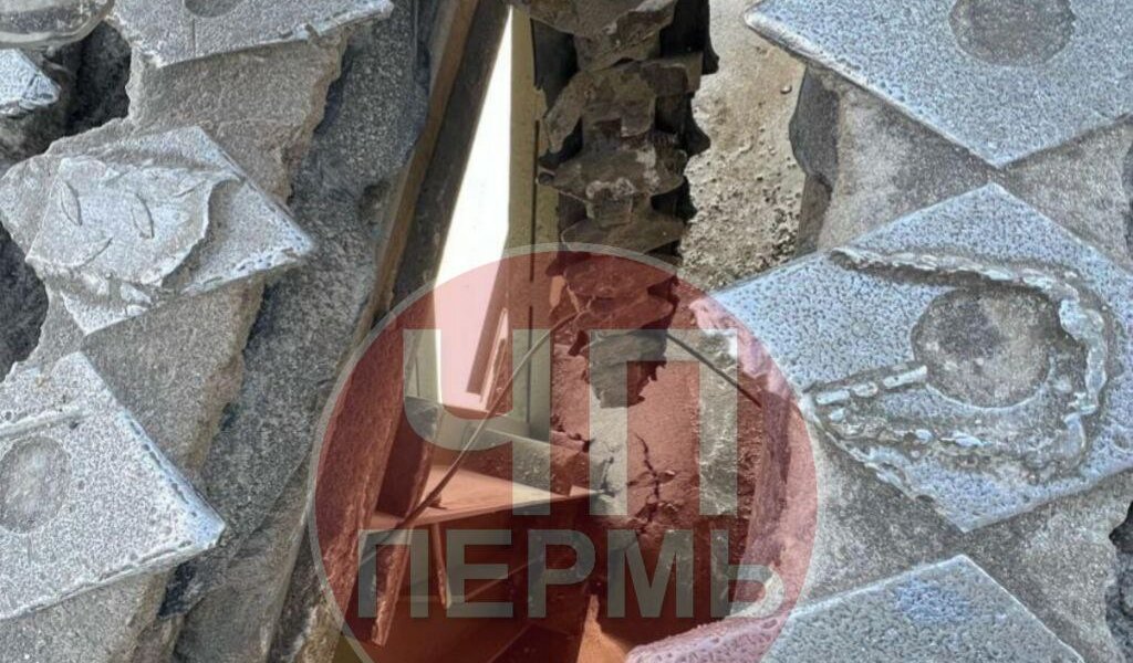 В Перми из-за сквозной дыры на Красавинском мосту ограничат движение всех видов транспорта