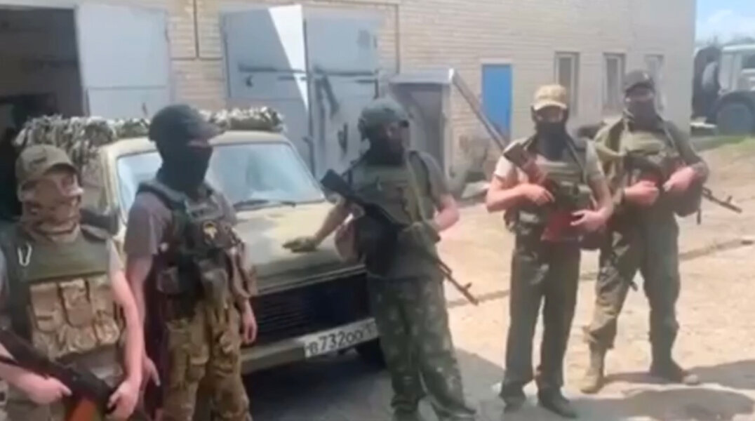 Бойцы из зоны СВО поблагодарили пермяков за автомобиль и свежие выпуски газет