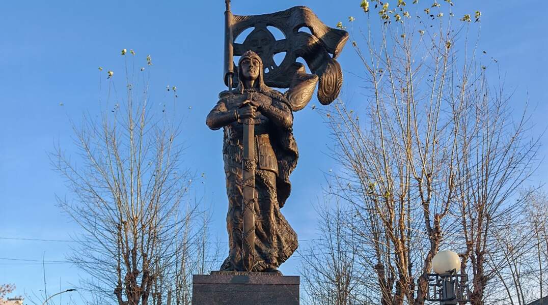 памятник Невскому