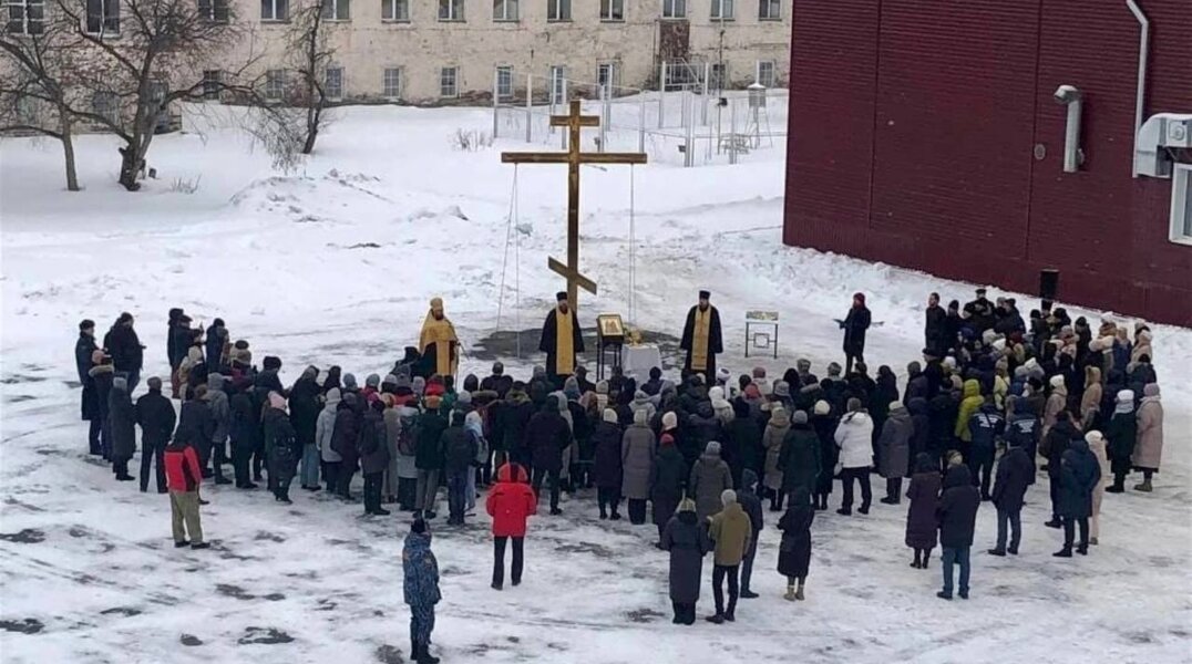 В пермском университете на месте будущей часовни установили крест