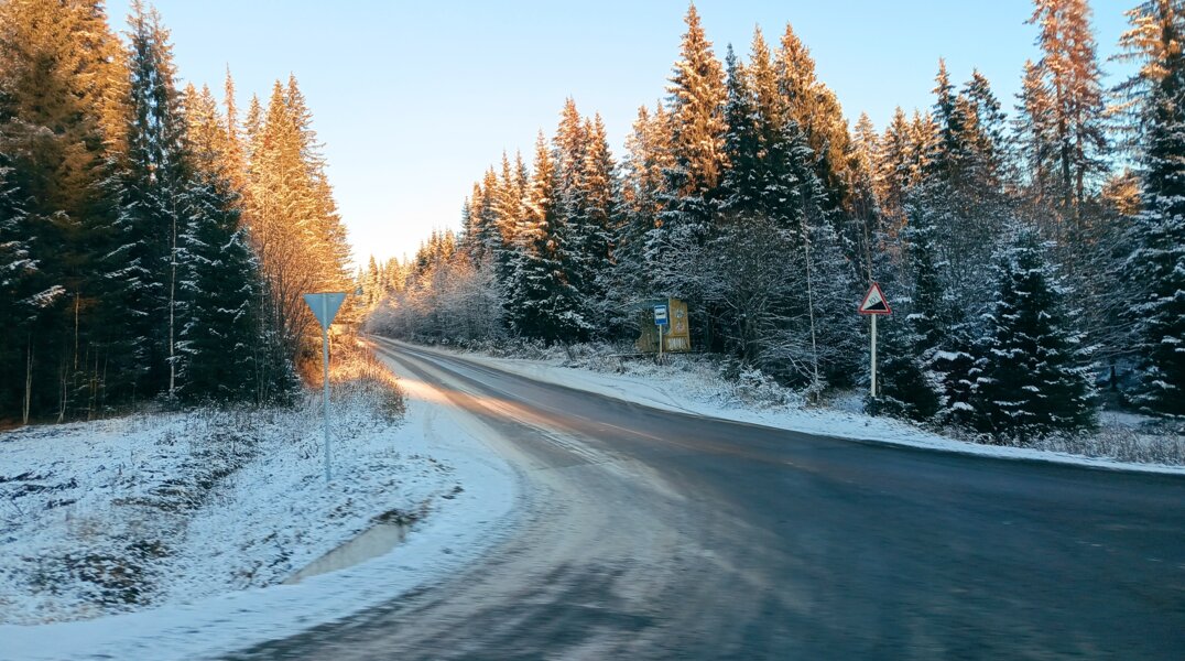 На трассе Пермь-Екатеринбург перекрыли движение после ДТП