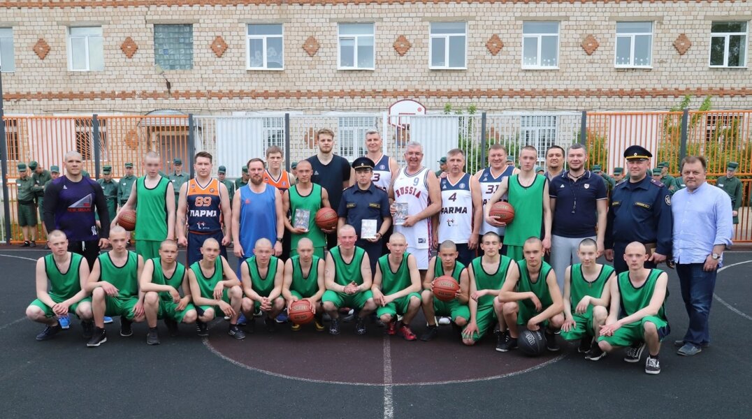 «ПАРМА-ПАРИ» сыграл в баскетбол с осужденными воспитательной колонии