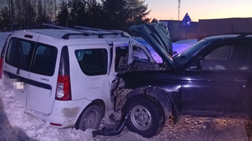 В Кунгурском округе в аварии пострадали женщина и подросток