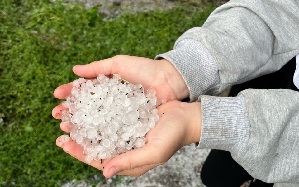 Часть Кировского района Перми засыпало крупным градом