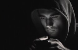 В Перми неизвестные угрожают матери солдата расправой после того, как она не поверила в его смерть