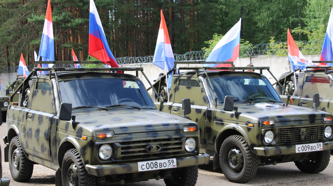 Пермяки отправили в зону спецоперации десять бронированных "Нив"