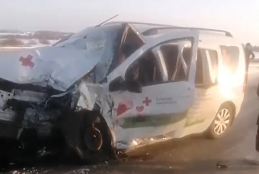 В Прикамье в ДТП с медицинским и легковым автомобилем погибли четыре человека