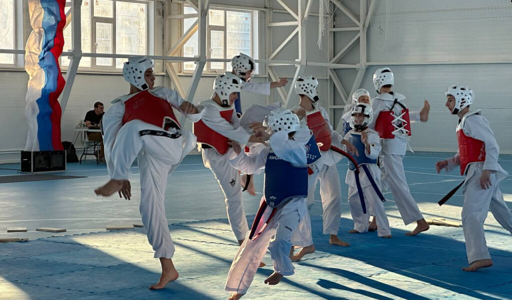 В селе Фролы Пермского округа открыли первый в крае модульный спортивный зал