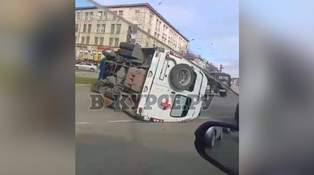 В Мотовилихинском районе Перми перевернулась скорая помощь