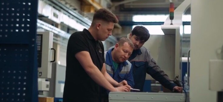 В юбилей «Протон-ПМ» губернатор Прикамья отметил одного из сотрудников предприятия