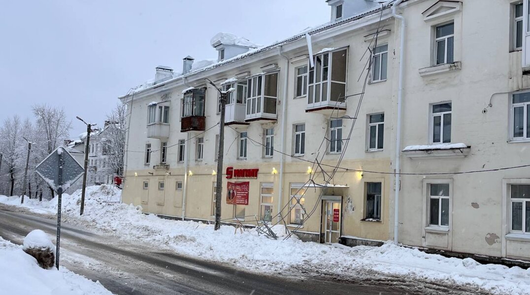 За несколько дней в городах Прикамья случились серьезные сходы снега с крыш