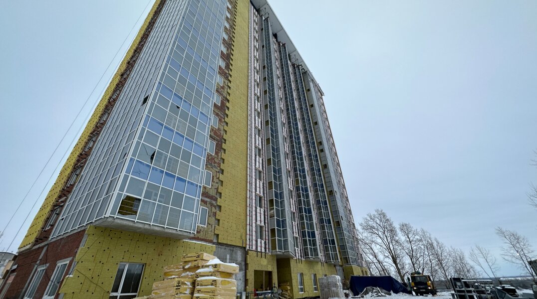 На пермском долгострое приступают к установке лифтов