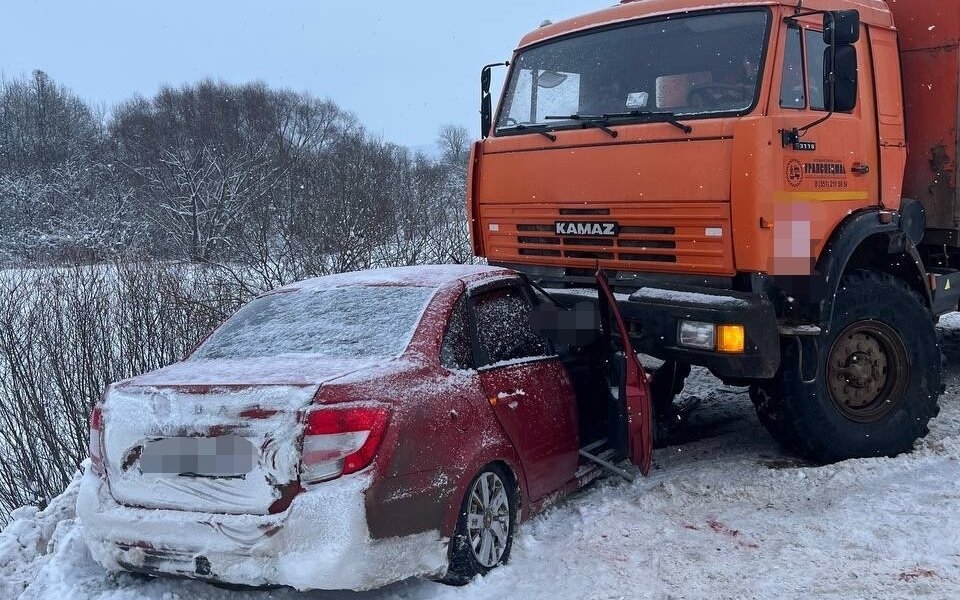 В серьезной аварии в Кунгурском округе пострадали мужчина, женщина и две девочки