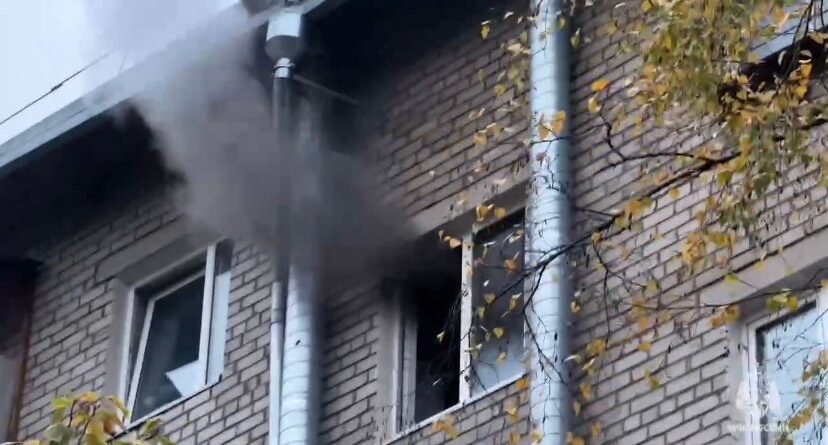 На пожаре в Кунгуре сотрудники МЧС спасли пенсионерку