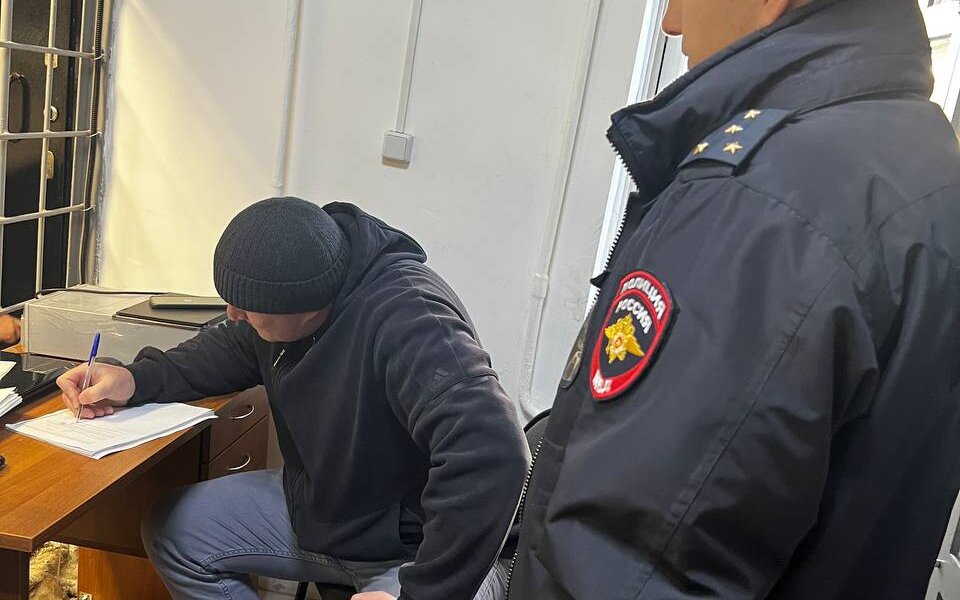 В пермском аэропорту из самолета «Пермь – Москва» вывели дебошира