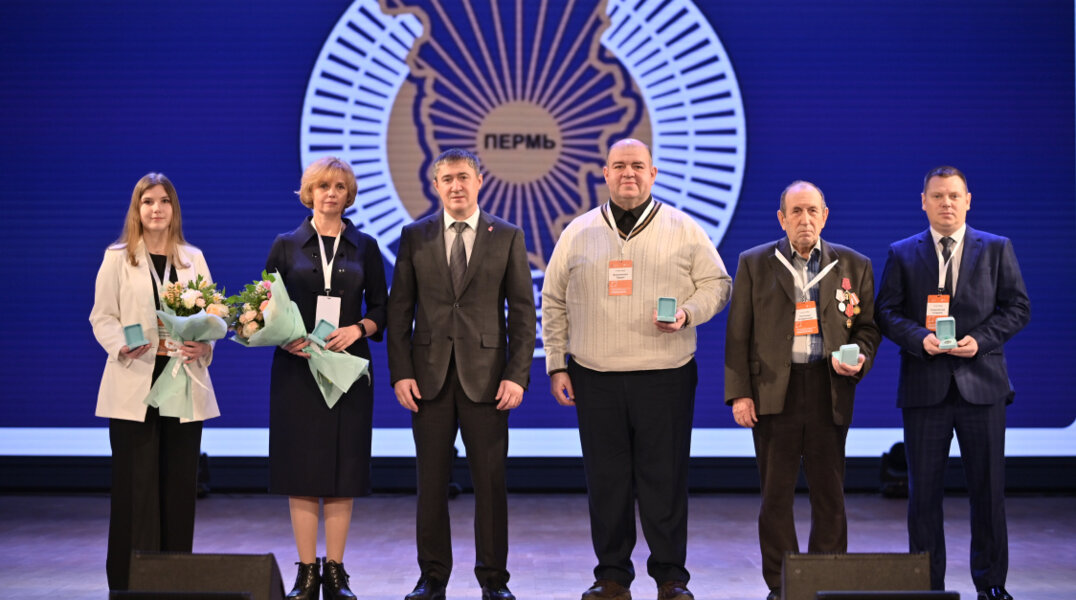 Дмитрий Махонин вручил награды жителям Прикамья за вклад в развитие волонтерского движения