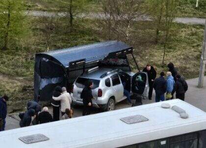 В Перми легковушка протаранила остановку общественного транспорта