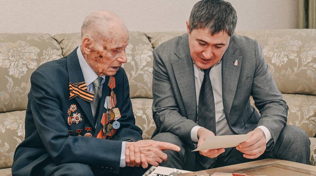 Дмитрий Махонин поздравил ветерана ВОВ из Перми со 100-летием