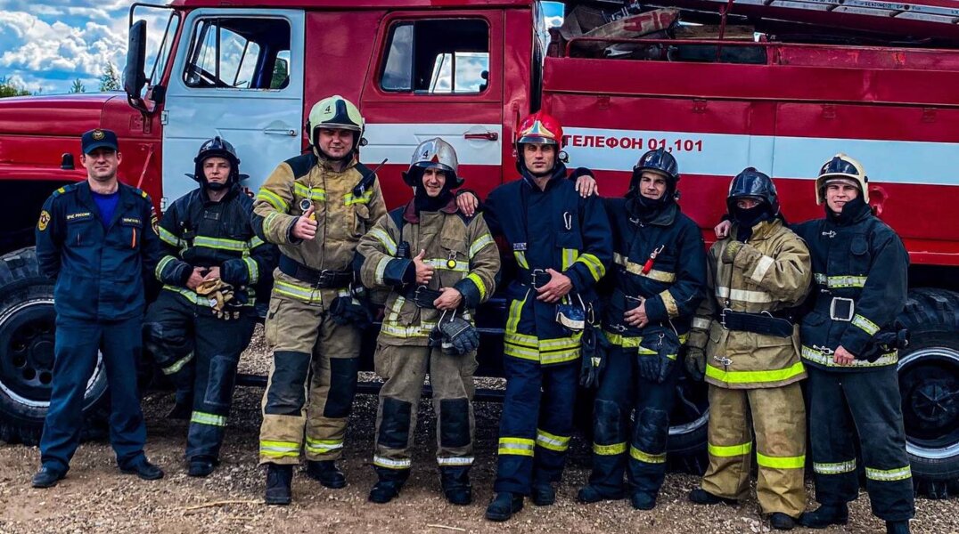 Пермские пожарные спасли из горящего дома двух человек