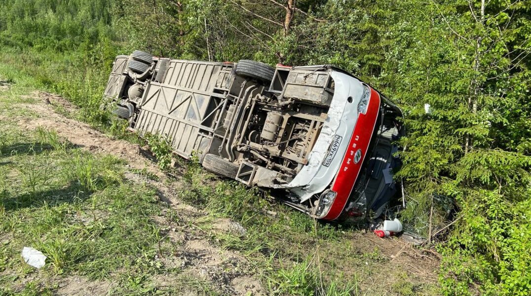 На трассе Пермь-Березники перевернулся рейсовый автобус