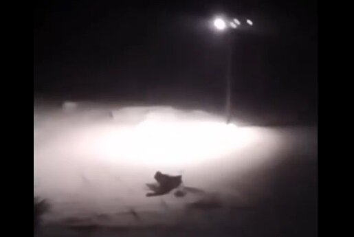 В Губахе неравнодушные жители вытащили застрявшую в снегу пенсионерку