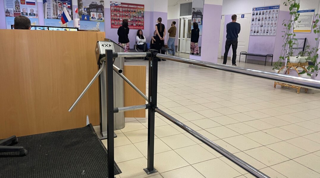 В Перми учителя уволили за попытки «выпить вискарика» со школьницами