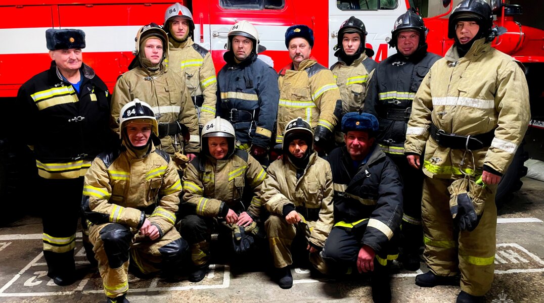 Под Новый год пожарные в Нытве спасли шесть человек из горящего дома
